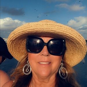 Meet your Posher, Brenda